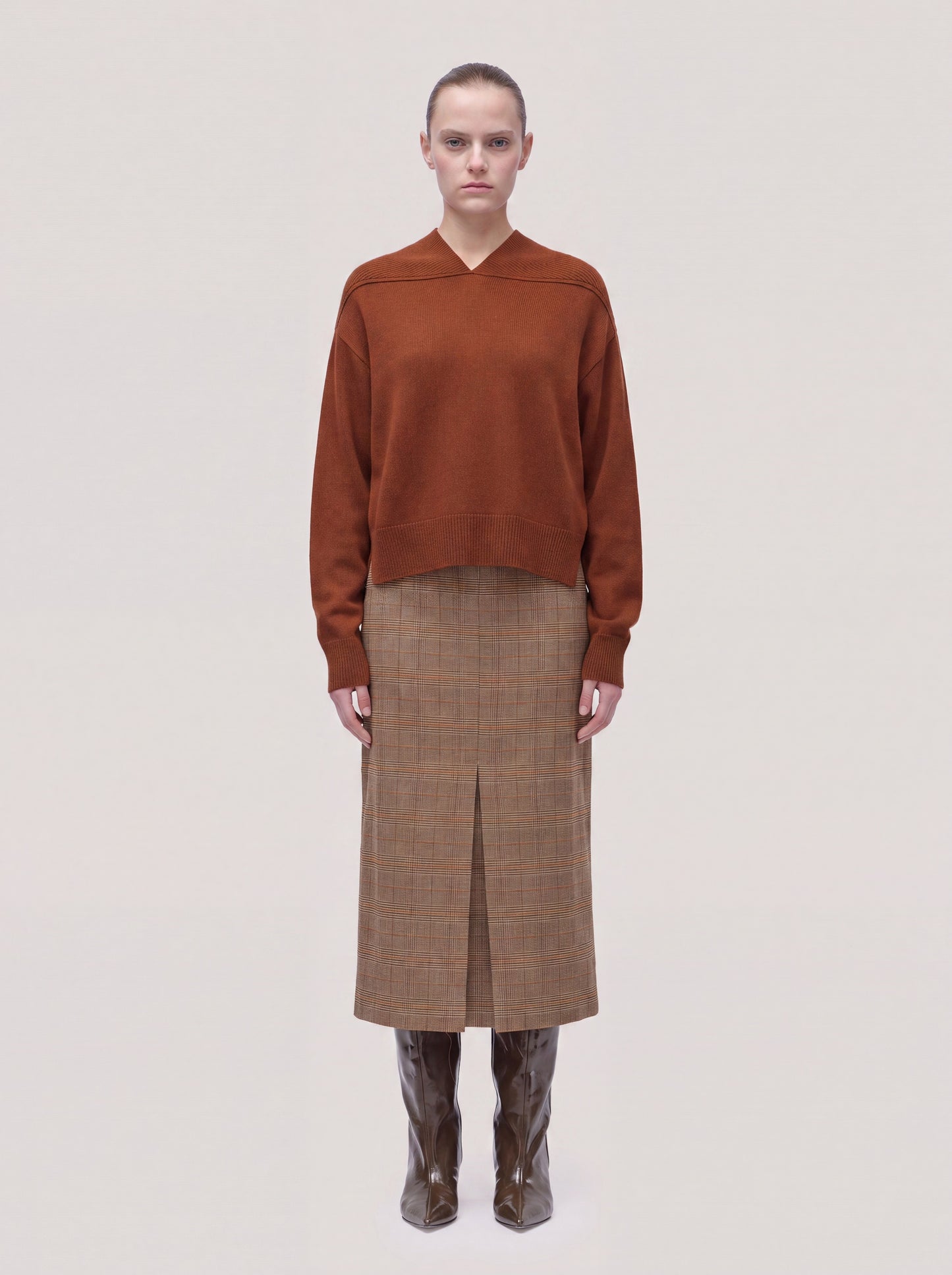 Long-sleeved V-neck sweater in Essential Cashmere volcano 260a50_fw26-3_104vul 74706704531782