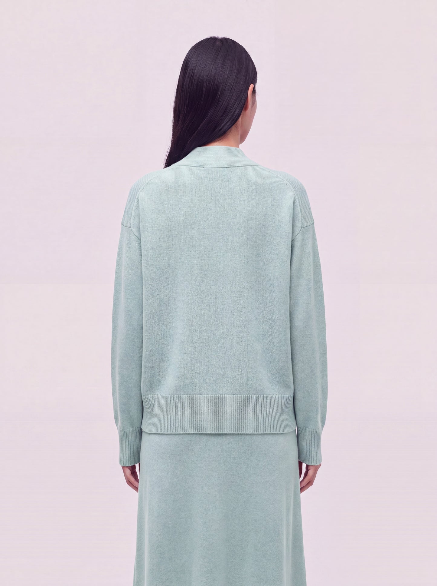 Long-sleeved crossover V-neck sweater in Essential Cashmere bud 260a53_fw26-3_108ger 74707187007814