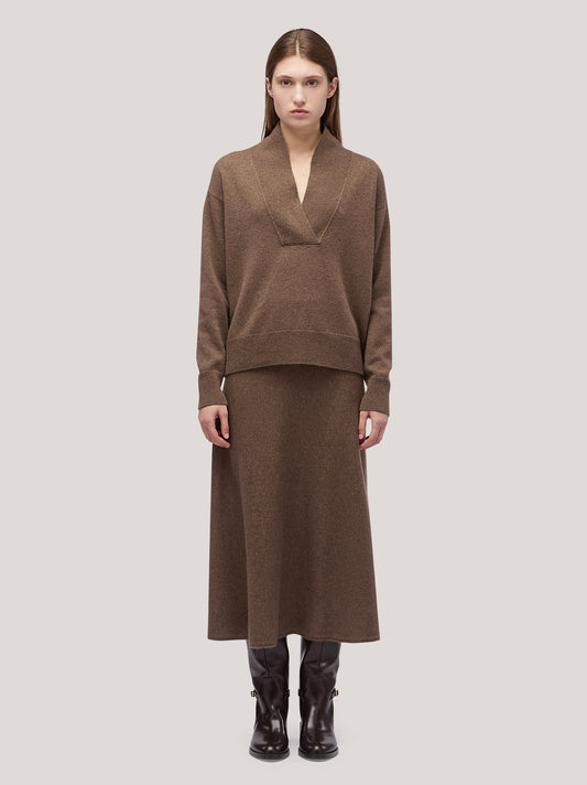 Maglia scollo a V incrociato in Essential cashmere terra 260a53_fw26-3_a31ter