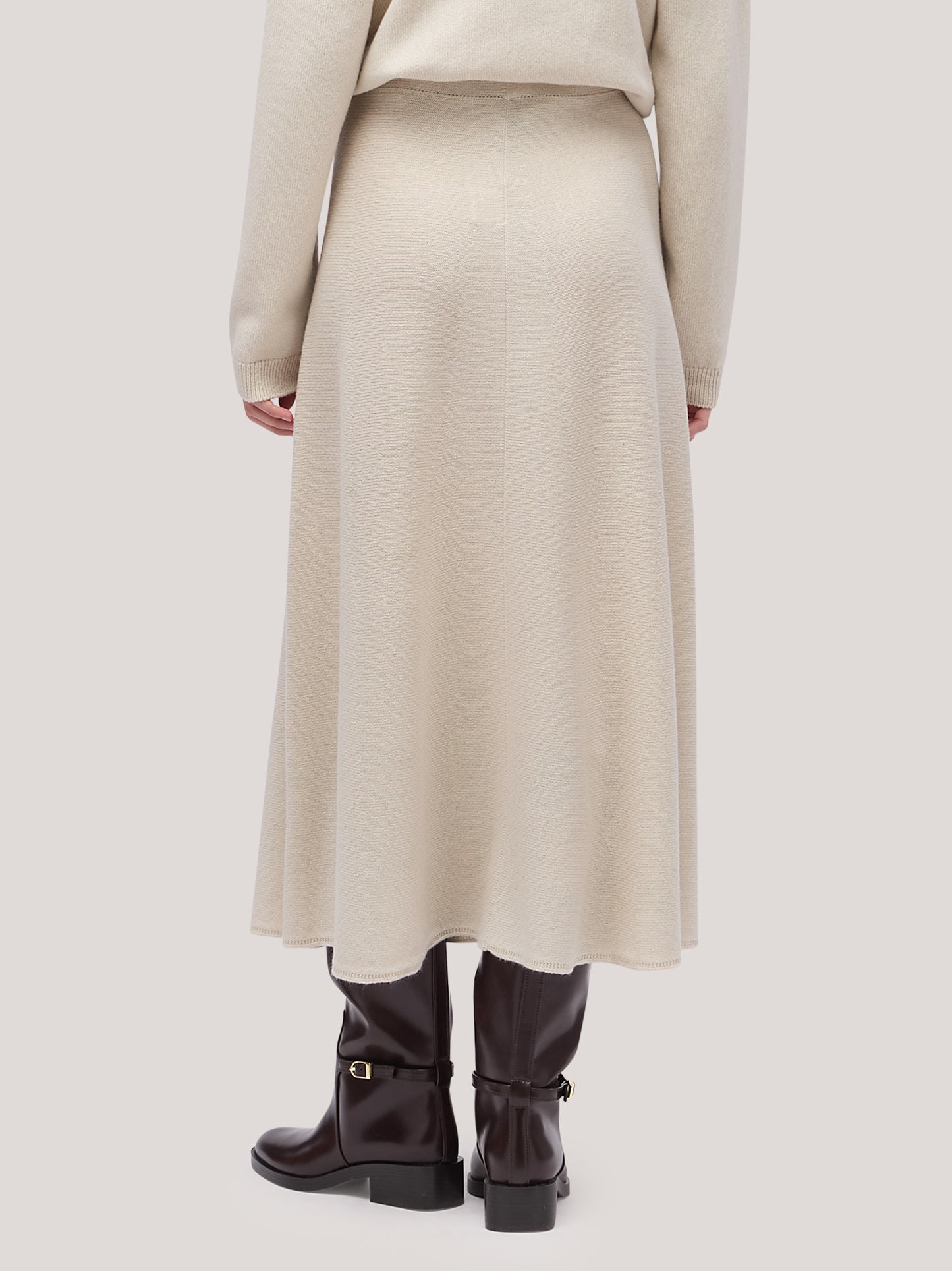 Long skirt in Essential Cashmere moon 260a62_fw26-3_106lun 74256055075142