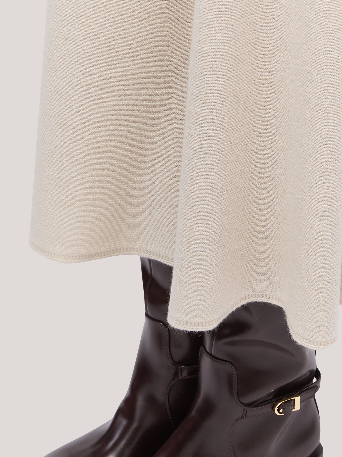 Long skirt in Essential Cashmere moon 260a62_fw26-3_106lun 74256055304518