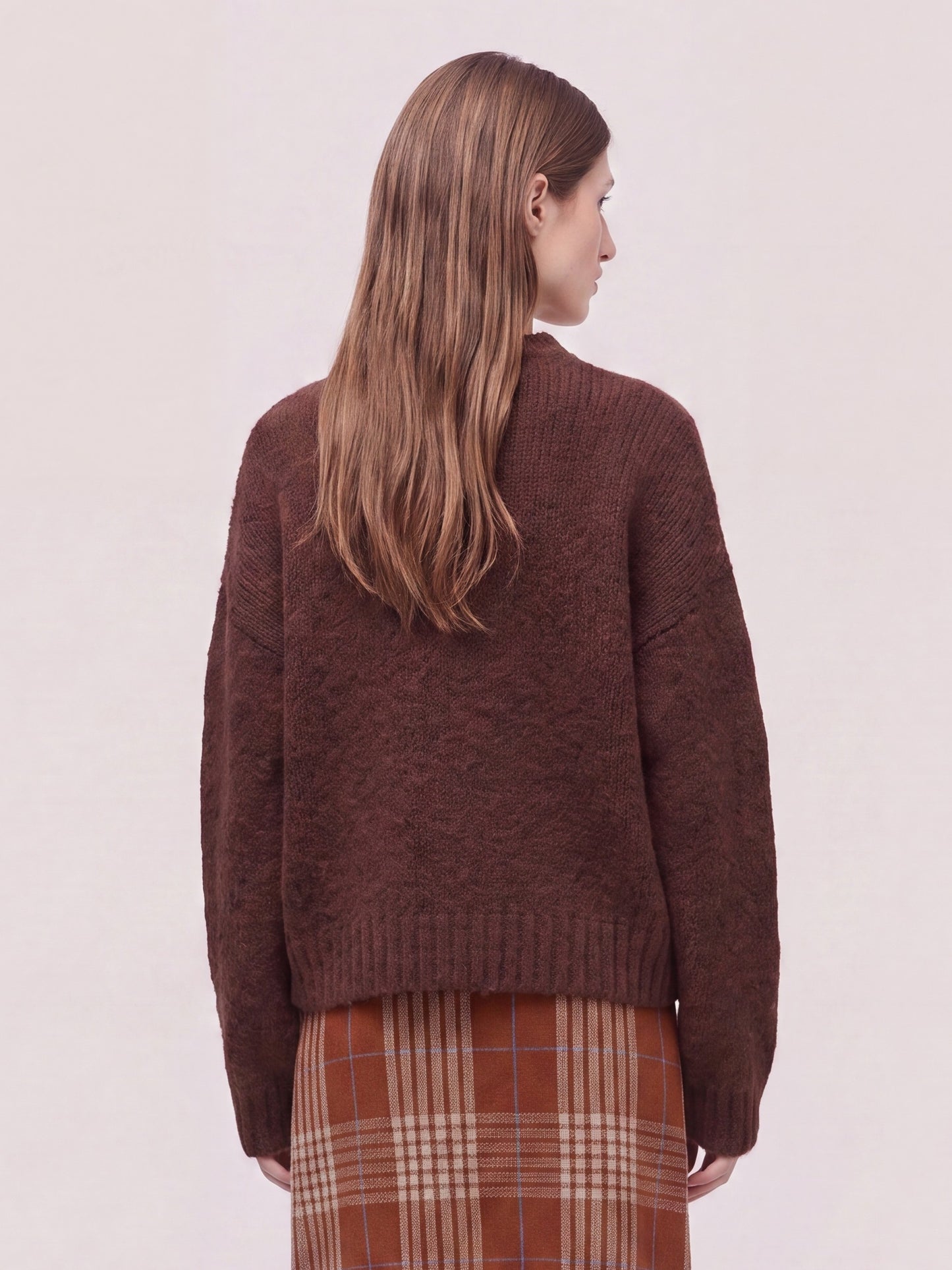 Maglia girocollo  in Cocooning cashmere noce 260b00_fw26-2_492noc 74729397977414