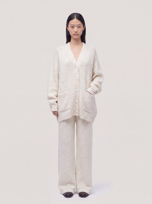 Cardigan con tasche in Cocooning cashmere bianco 260b02_fw26-2_217bia