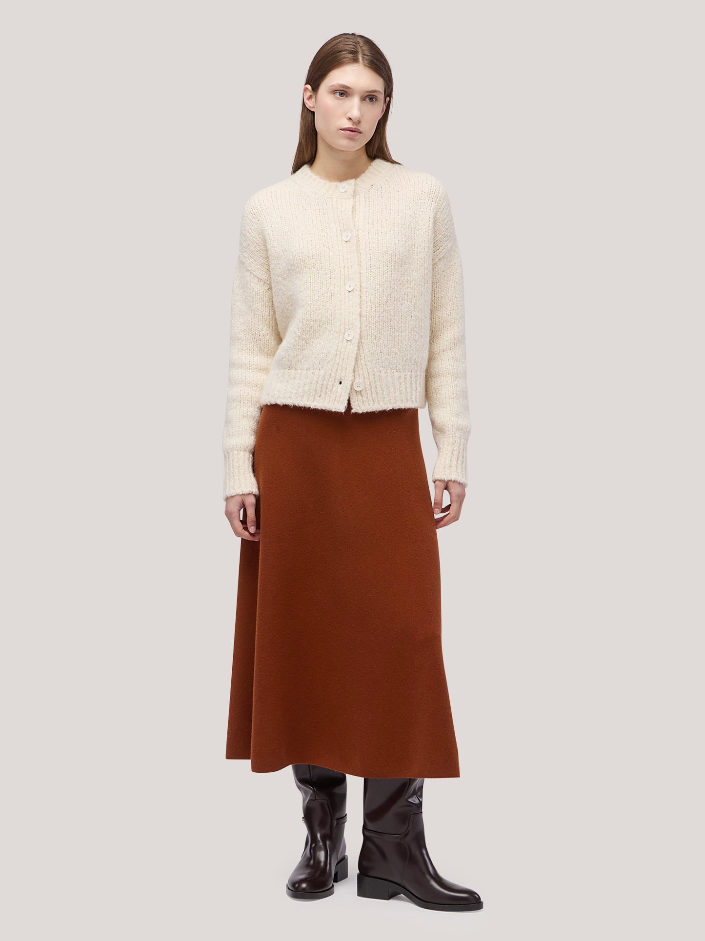 Long-sleeved crew-neck cardigan in Cocooning Cashmere white 260b04_fw26-2_217bia 74258731729222