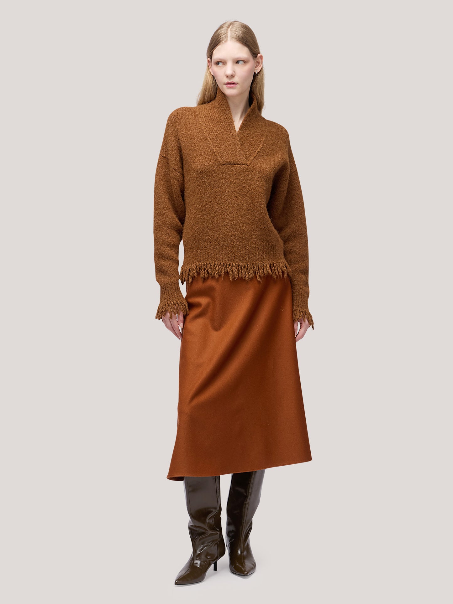 Long-sleeved shawl-collar sweater with fringed hem caramel cafe 260n72_fw26-9_165car 74258793464134