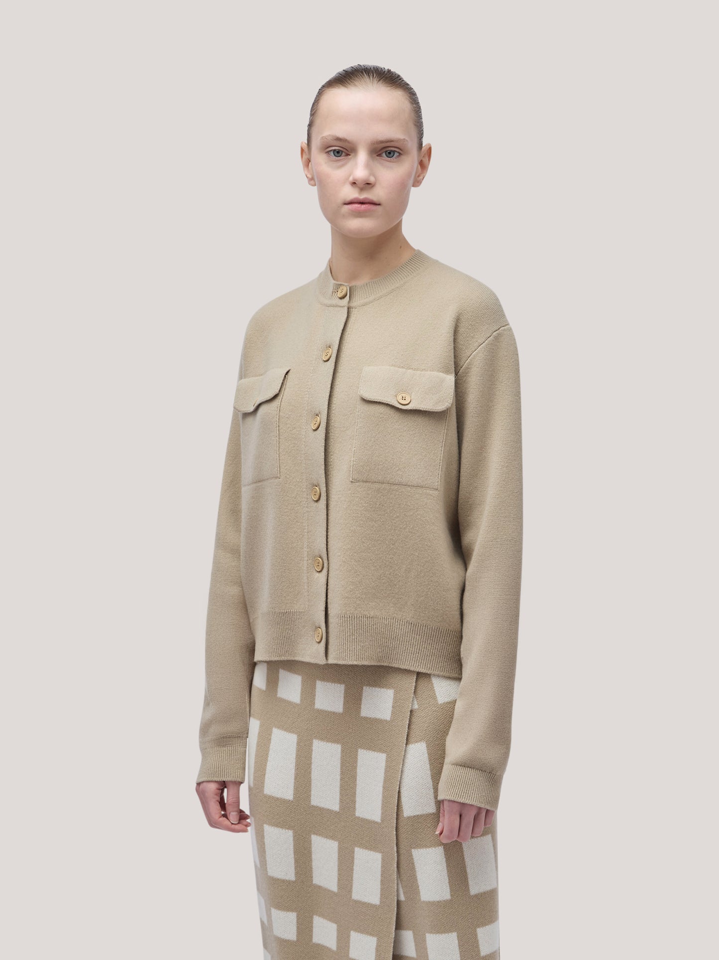 Crew-neck cardigan with pockets in Milano stitch dune 260r17_fw26-7_999dun 74734008107334