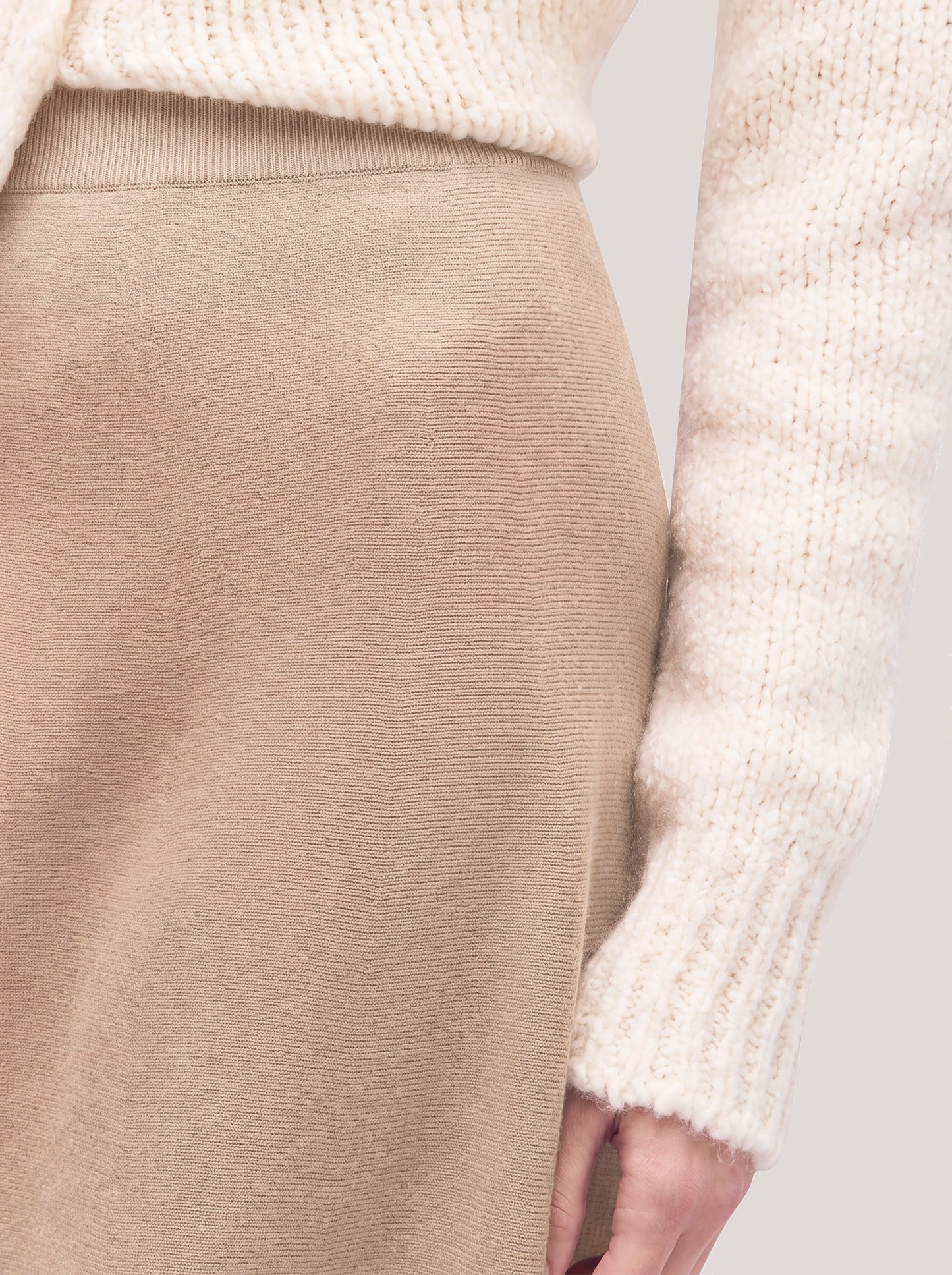 Long flared skirt in Milano stitch knit dune 260r22_fw26-7_999dun 75194417086790