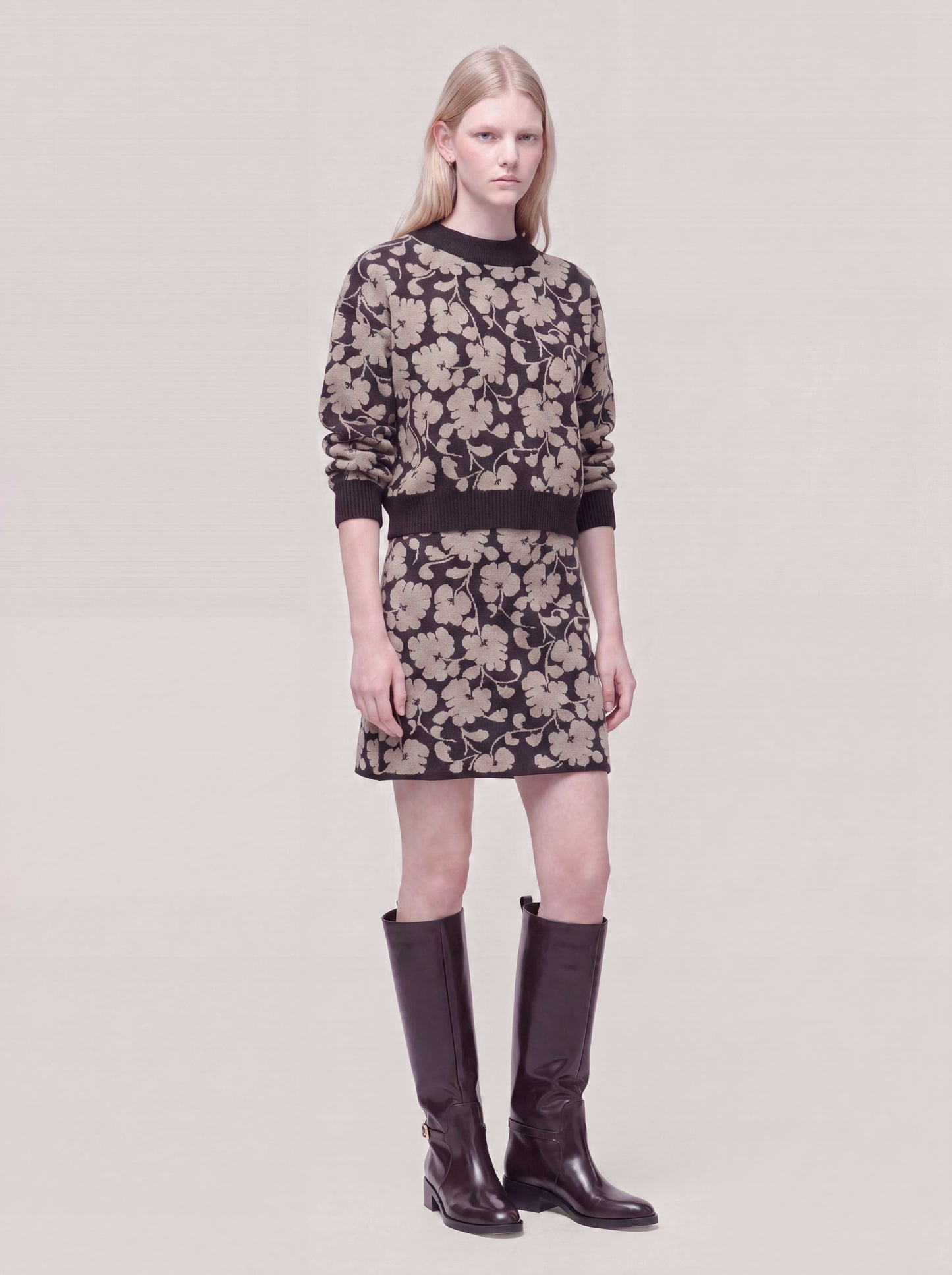 Crew-neck sweater in floral jacquard black dune 260r50_fw2611_999ner 74756485906758