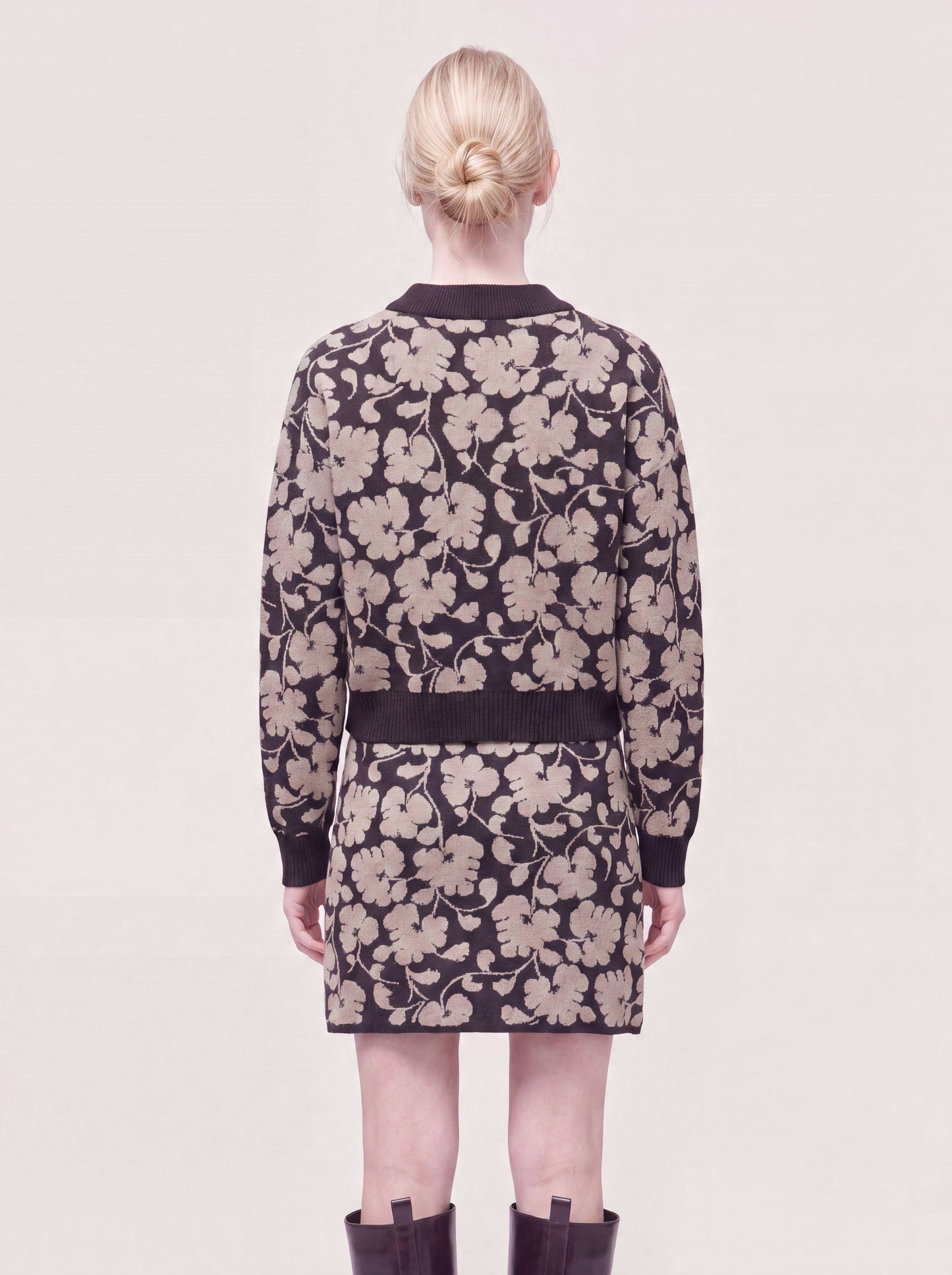 Crew-neck sweater in floral jacquard black dune 260r50_fw2611_999ner 74756485939526
