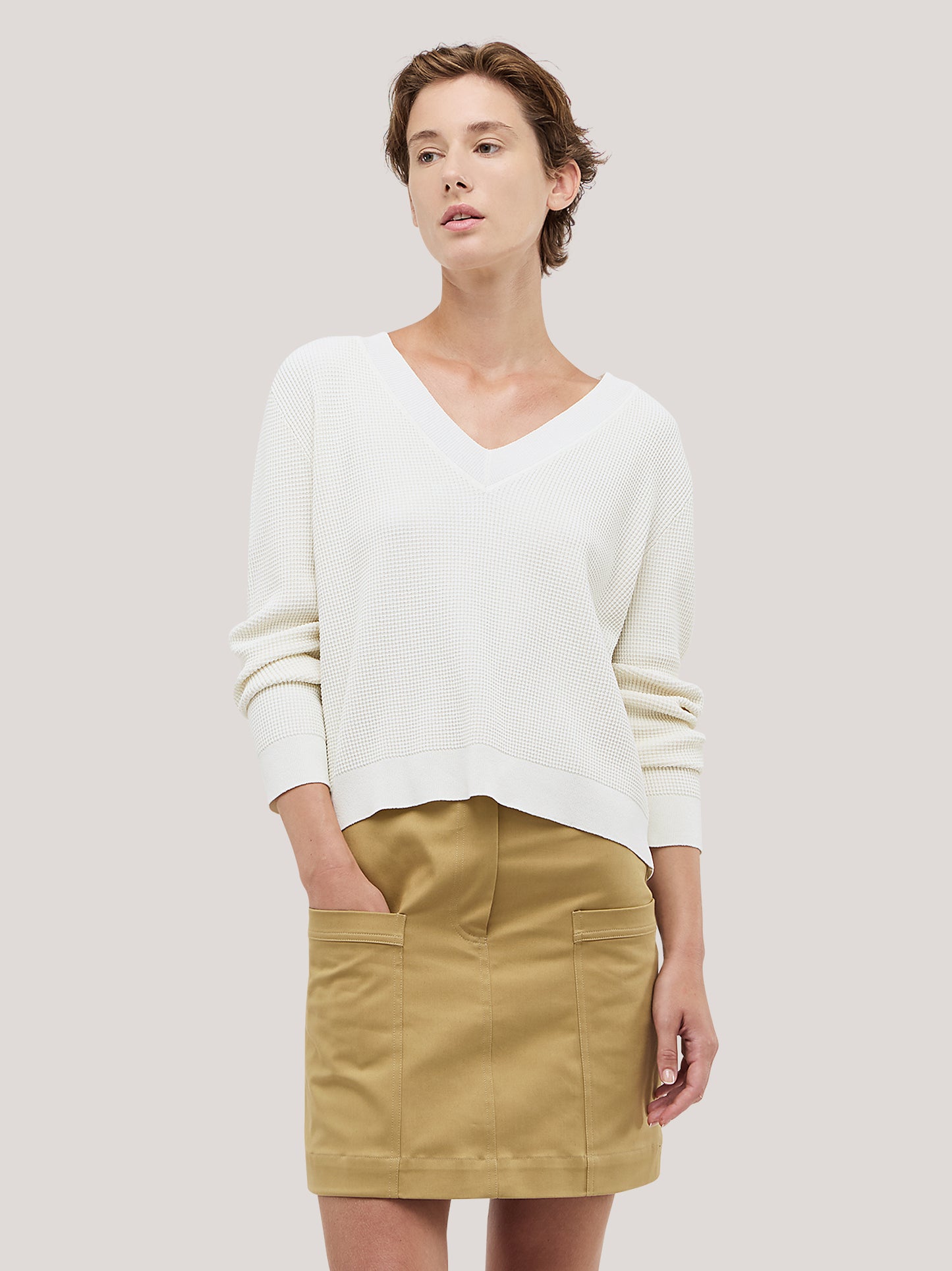 Maglia con scollo V ampio con manica lunga, punto rodier bianco 260z39_ss264a_217bia 71770591166790