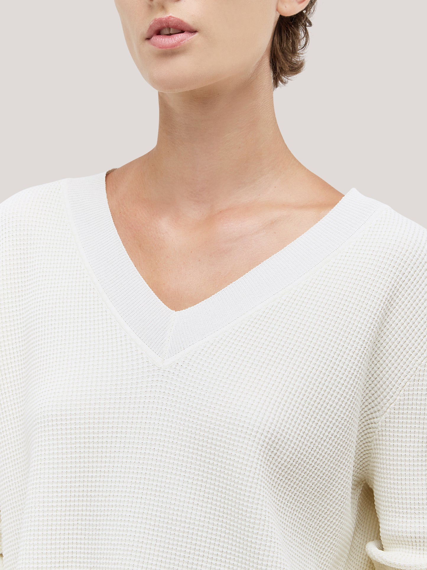 Maglia con scollo V ampio con manica lunga, punto rodier bianco 260z39_ss264a_217bia 71770591101254