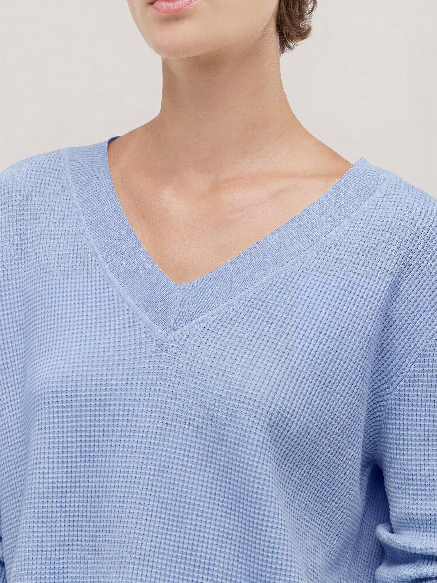 Maglia con scollo V ampio con manica lunga, punto rodier light blue 260z39_ss264a_j33lbl 71770620068166