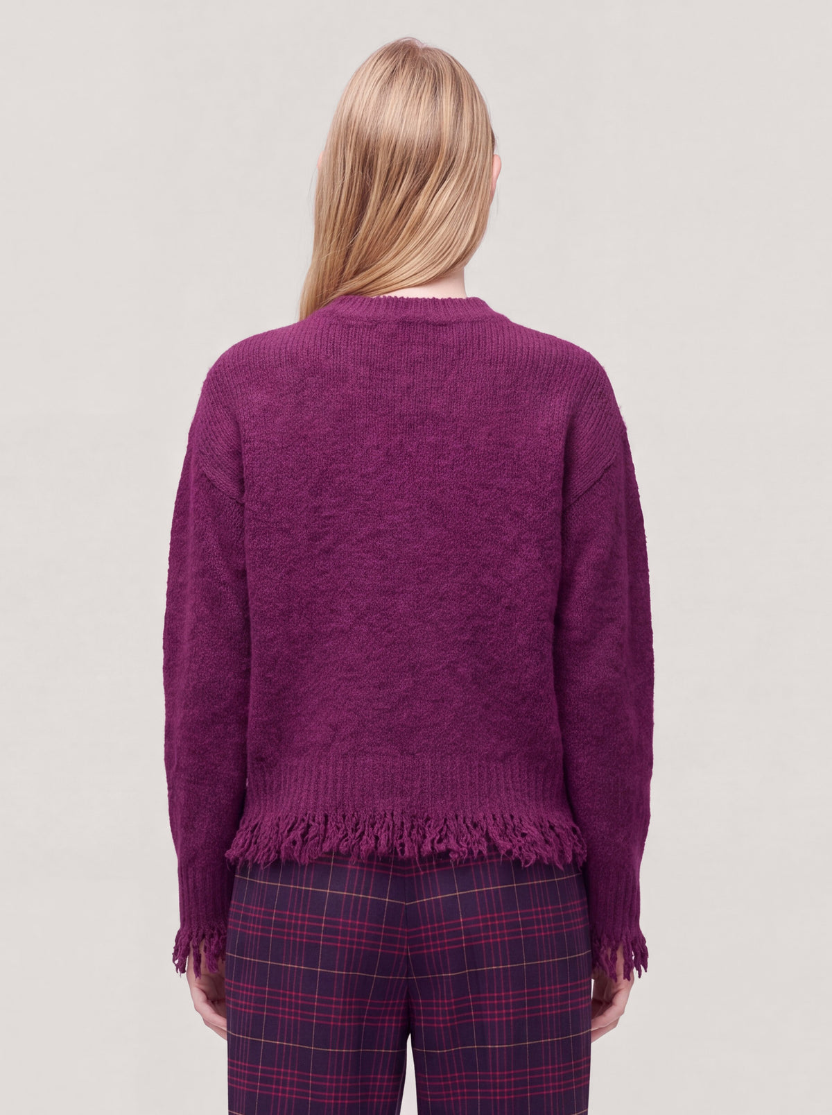 Long-sleeved crew-neck sweater with fringed hem dark grape 260n70_fw26-9_489dar 76191126978886