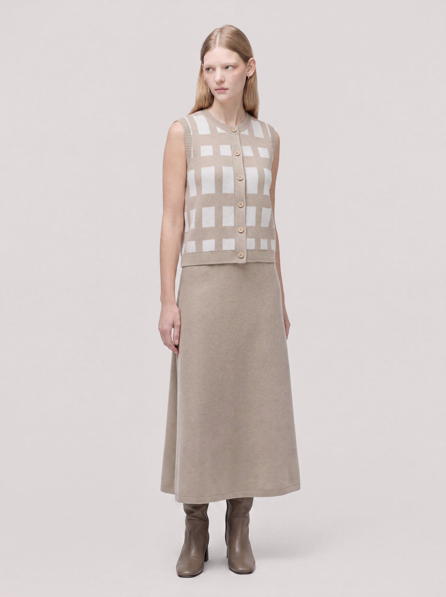 Sleeveless crew-neck cardigan in Tartan jacquard white dune 260r33_fw2613_999bco 74755637412166