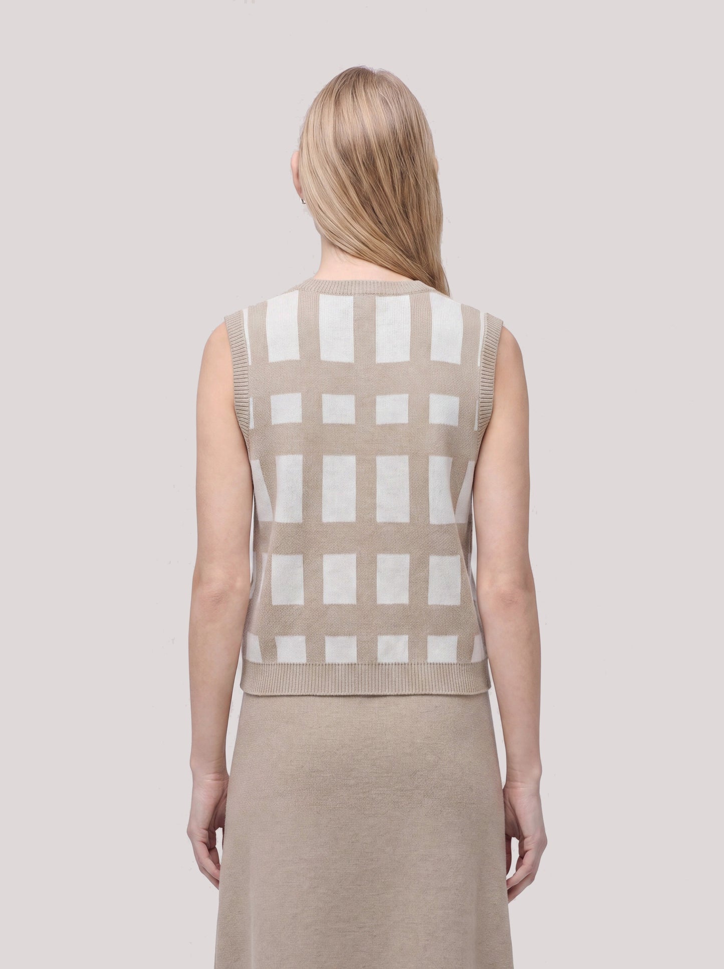 Sleeveless crew-neck cardigan in Tartan jacquard white dune 260r33_fw2613_999bco 74755637444934