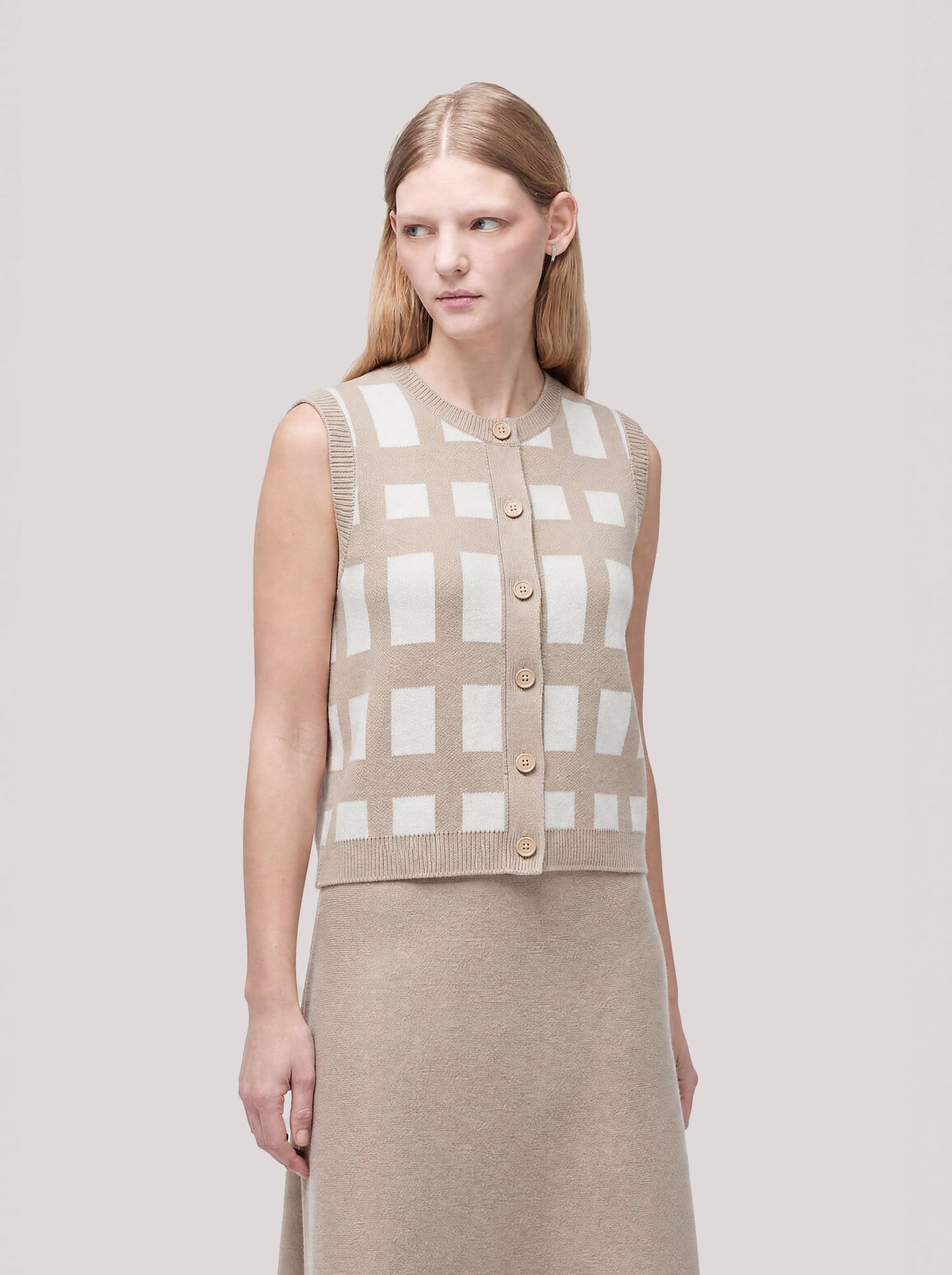 Sleeveless crew-neck cardigan in Tartan jacquard white dune 260r33_fw2613_999bco 74755637477702