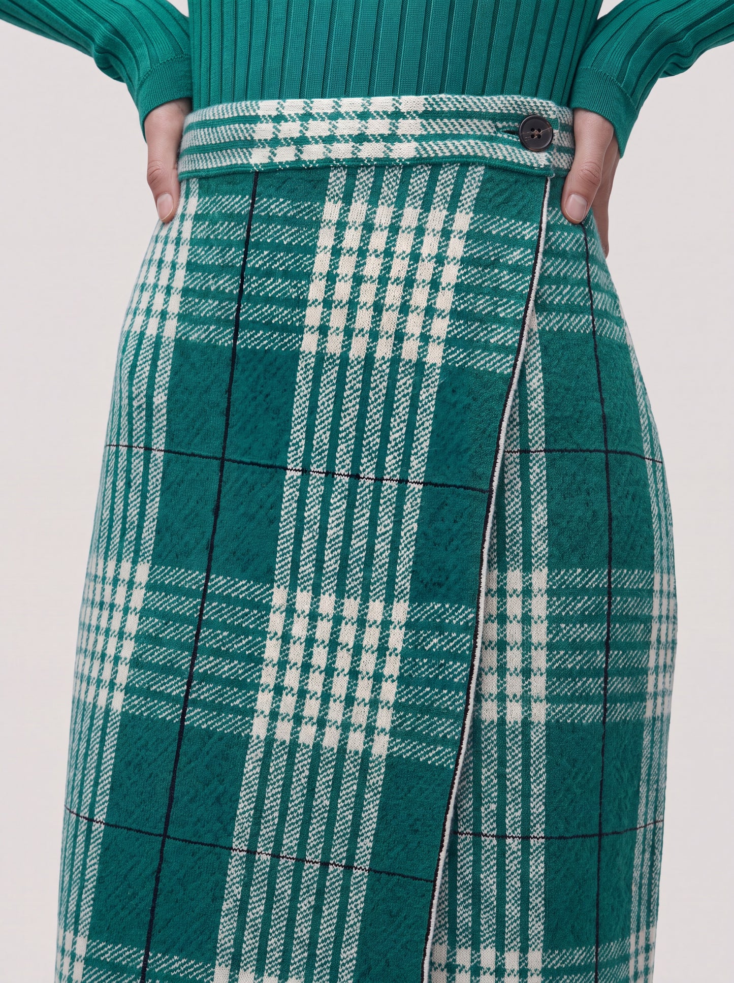 Long wrap skirt in Prince of Wales check knit jade 260r45_fw2612_816gia 74756184375622