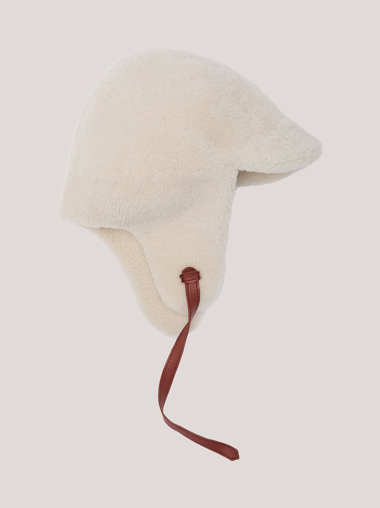 Cappellino donna in montone a caschetto con visiera bianco ac0002_f2516a_bi0001 69566179246406