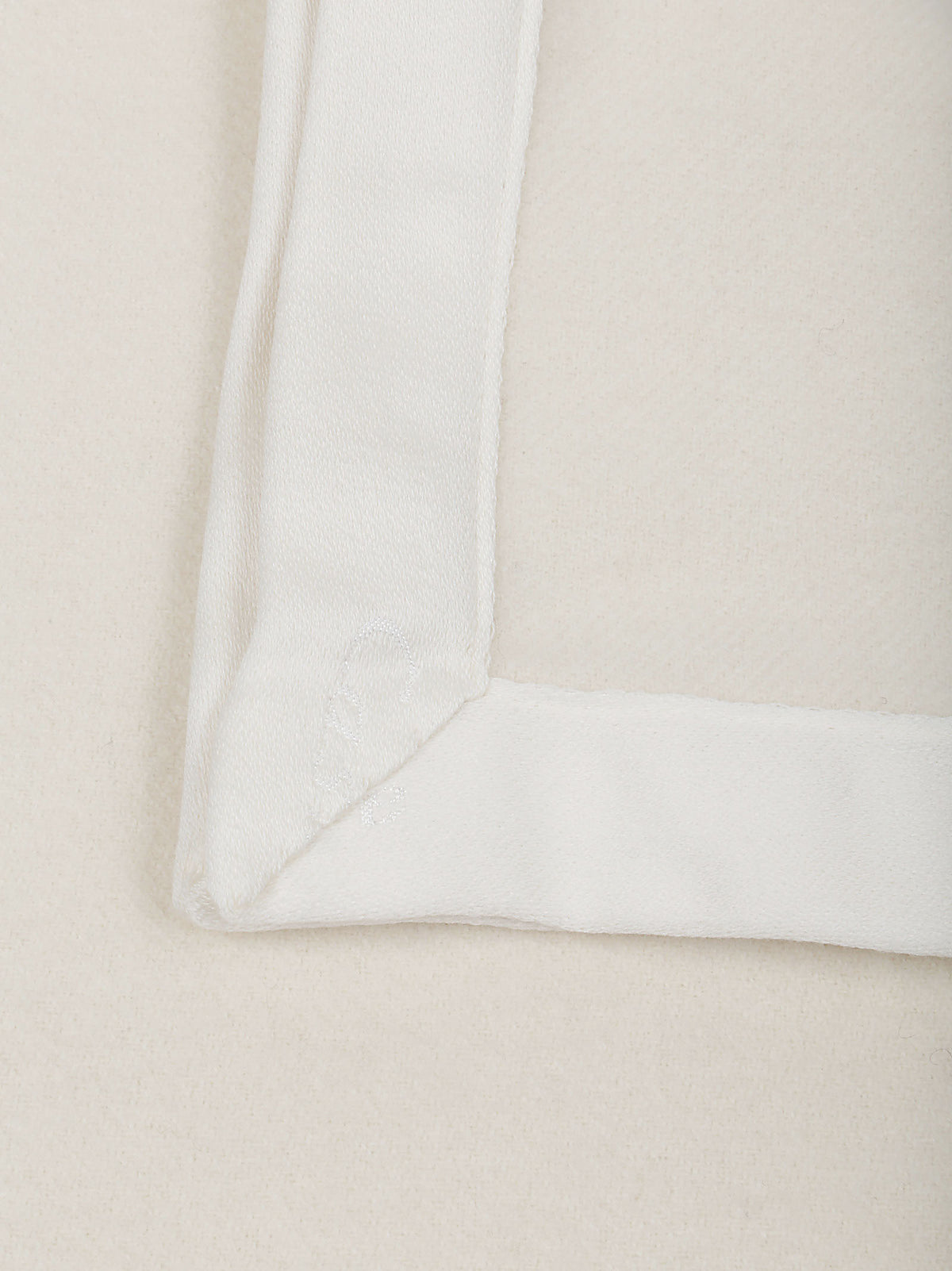 Coperta Matrimoniale in Puro Cashmere con Bordatura Elegant greggio cop016_rcapi_002002 77180535079238