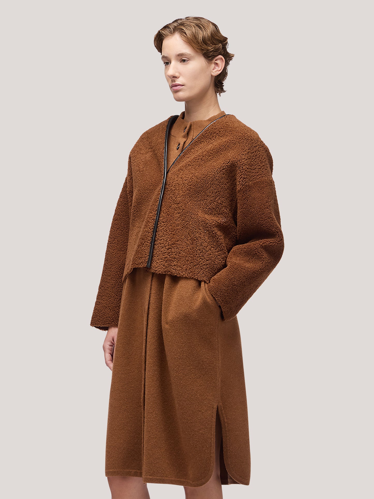 Giacca donna crop in montone tabacco cpa074_f2516a_ta0001 68145807098182