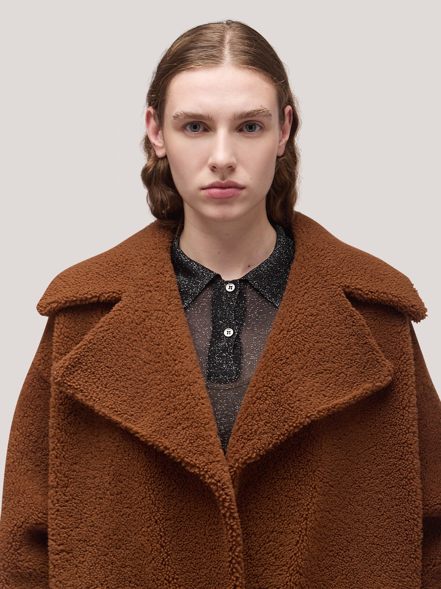 Cappotto  donna con collo ampio in montone e filetto tasche in pelle tabacco cpa076_f2516a_ta0001 68218940948806