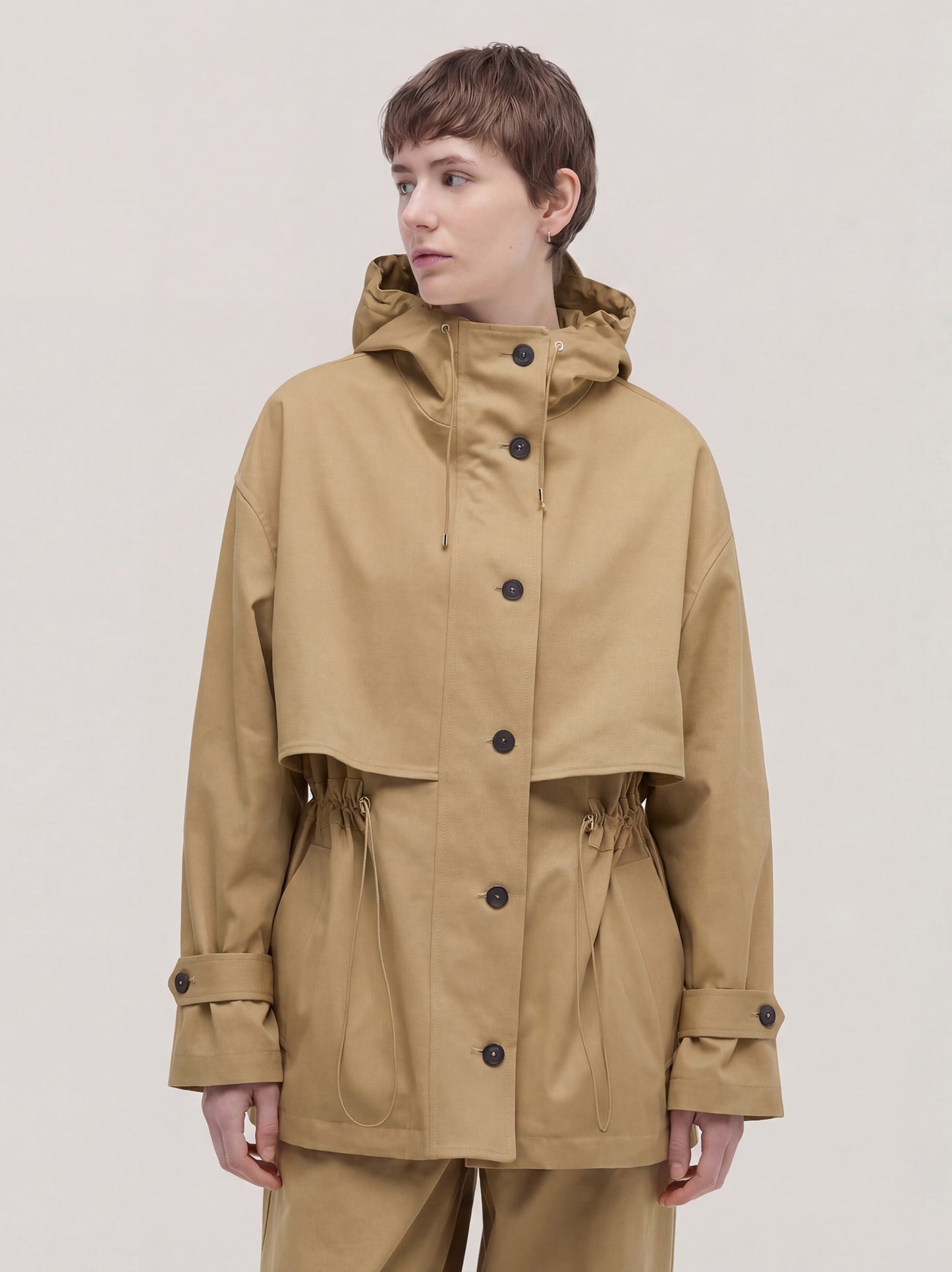 Giubbino con cappuccio in gabardine sable cpa104_s2612b_tsable 72020186267974