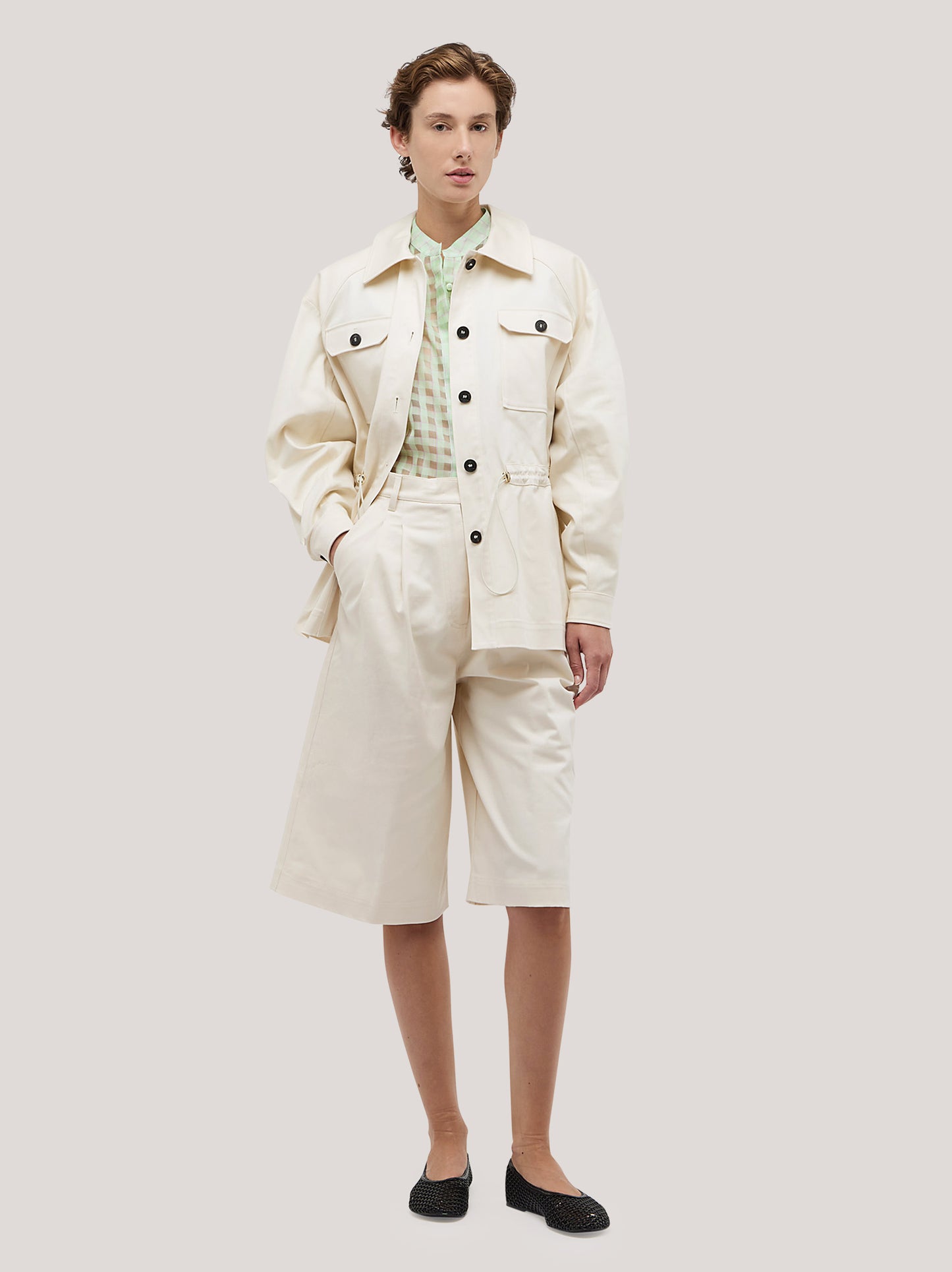 Giubbino con tagli su manica e coulisse in vita in gabardine panna cpa105_s2612b_tpanna 72020198293830