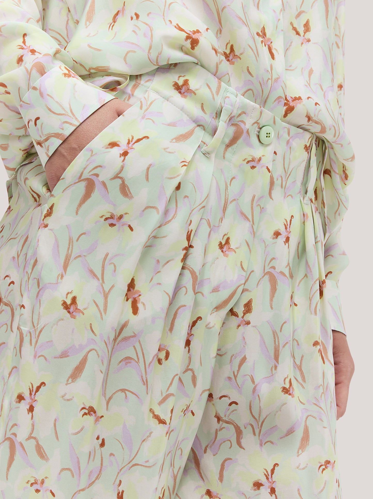 Pantalone ampio con pences in fantasia orchidea green tea/lillac pam205_s2611b_tgreli 72634683818310