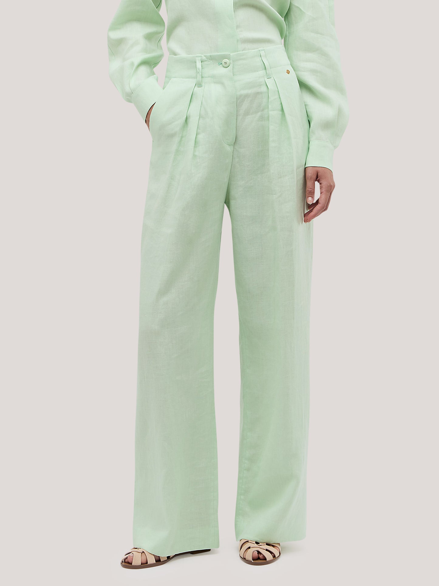 Pantalone ampio con pences in puro lino green tea pam206_s2611c_tgrete 72174108868934