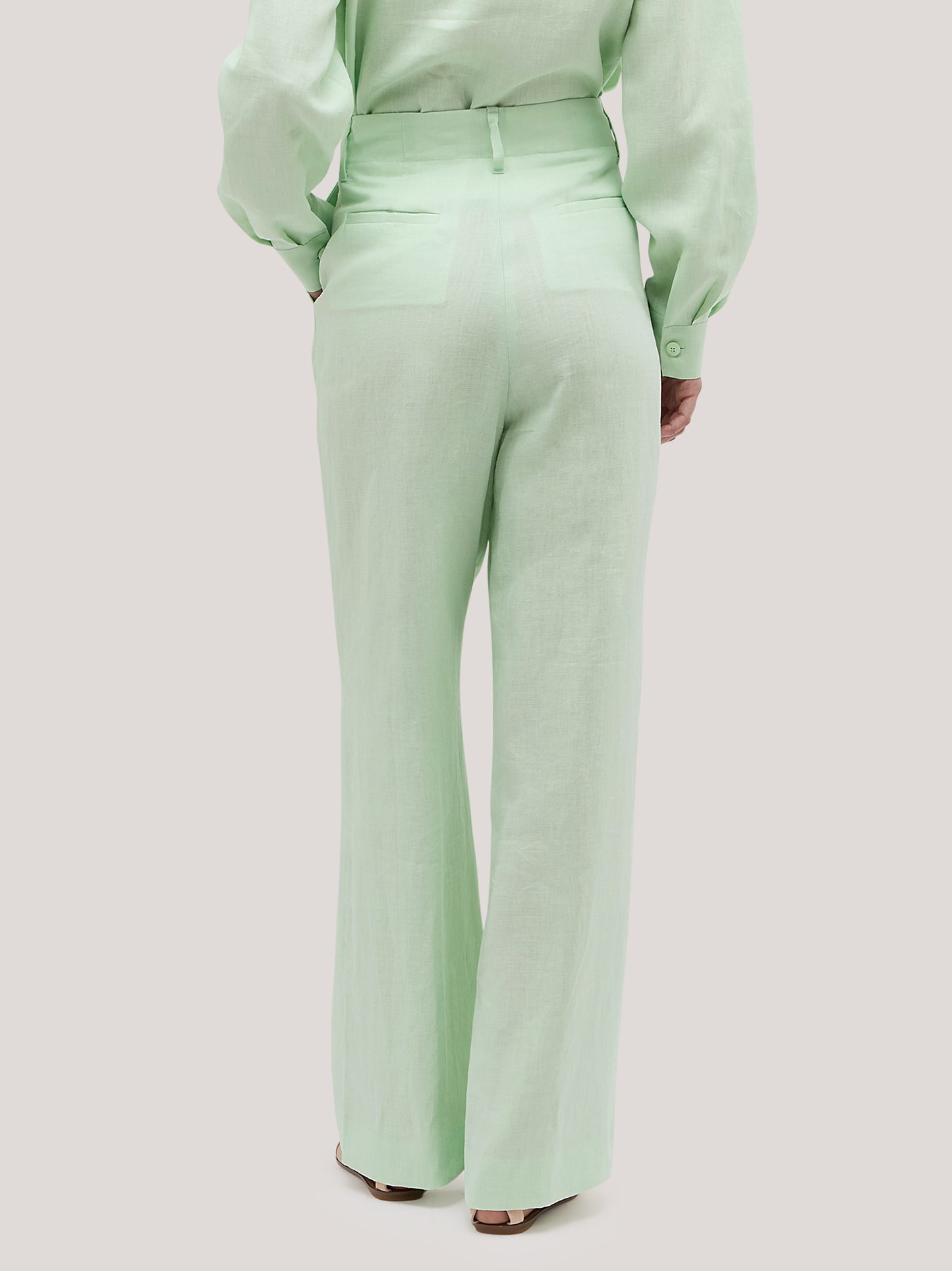 Pantalone ampio con pences in puro lino green tea pam206_s2611c_tgrete 72174108836166