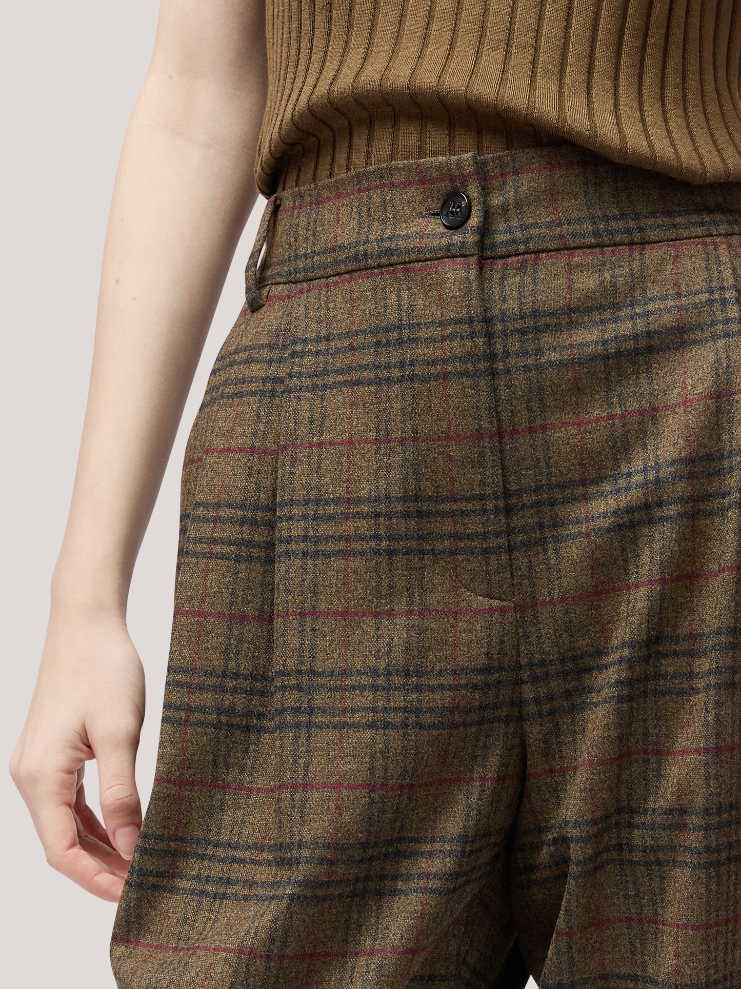 Carrot fit trousers in Glen check flannel moss pam232_t22_f26-22_tmusch 74820923162950