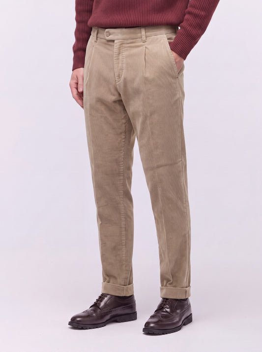 Pantalone relaxed da uomo con pences in velluto beige pan020_n_col3_tbeige