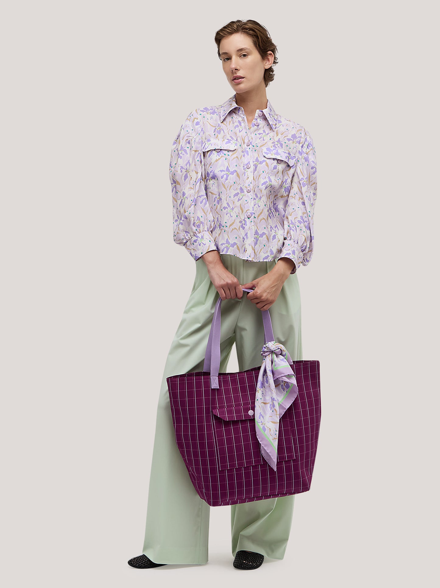 Foulard in seta fantasia orchidea, 50x50 blue navy/light blue sca055_s2613a_tbluli 72636378513734