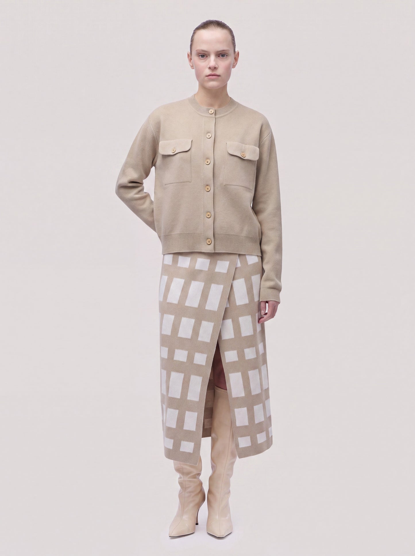 Crew-neck cardigan with pockets in Milano stitch dune 260r17_fw26-7_999dun 74734007091526