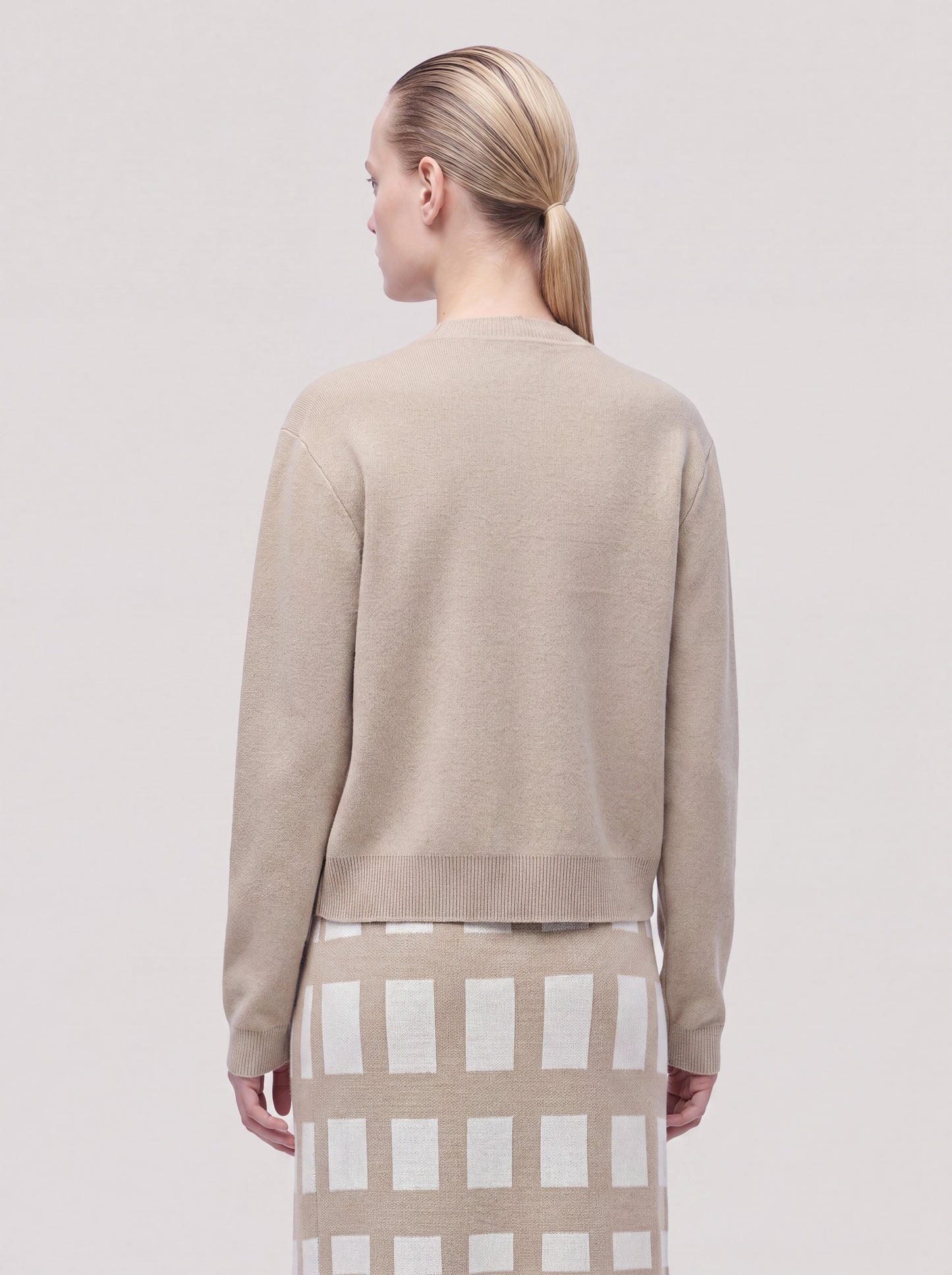 Crew-neck cardigan with pockets in Milano stitch dune 260r17_fw26-7_999dun 74734007124294