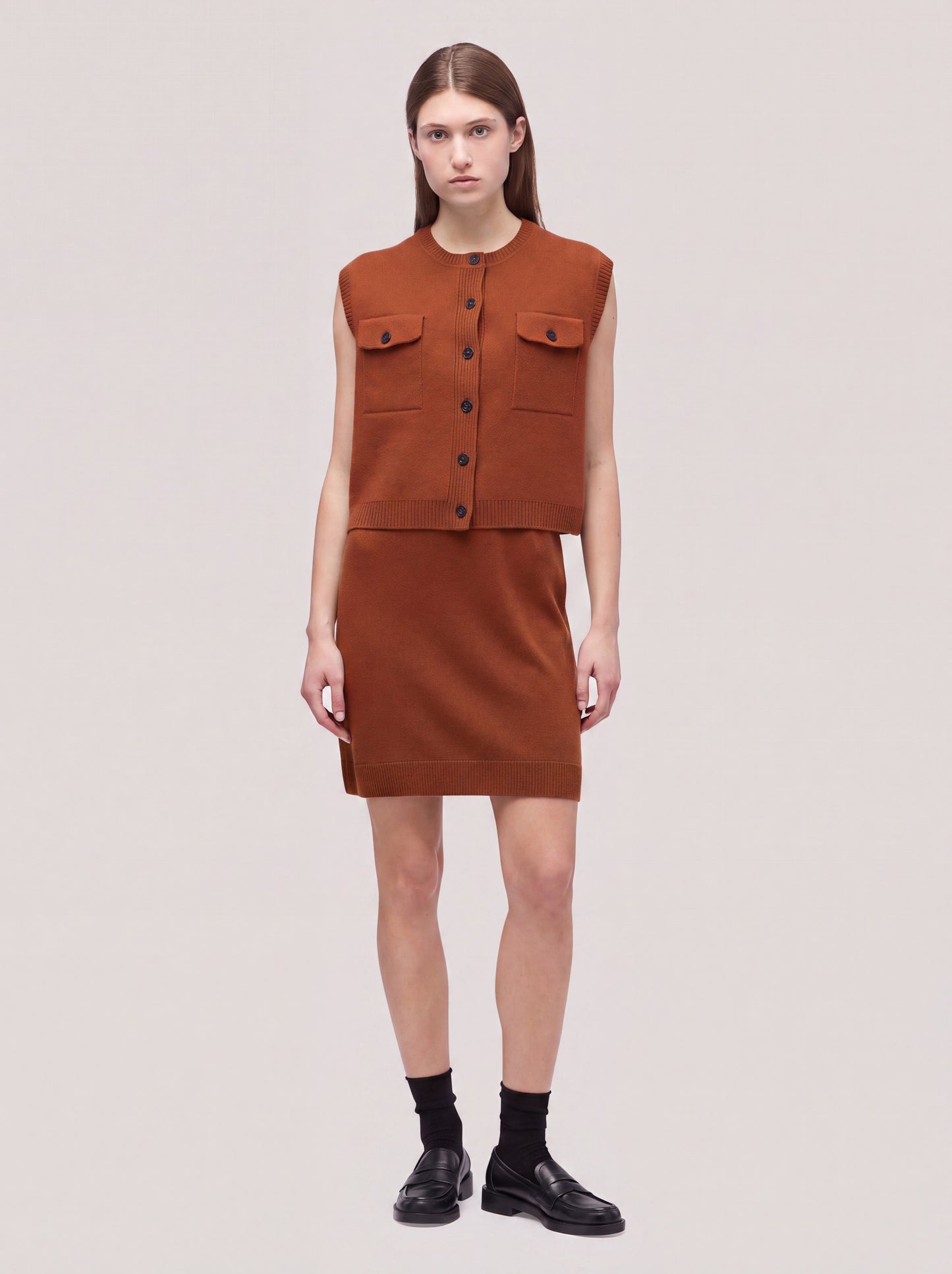 Sleeveless crew-neck cardigan in Milano stitch volcano 260r18_fw26-7_104vul 74734157955398