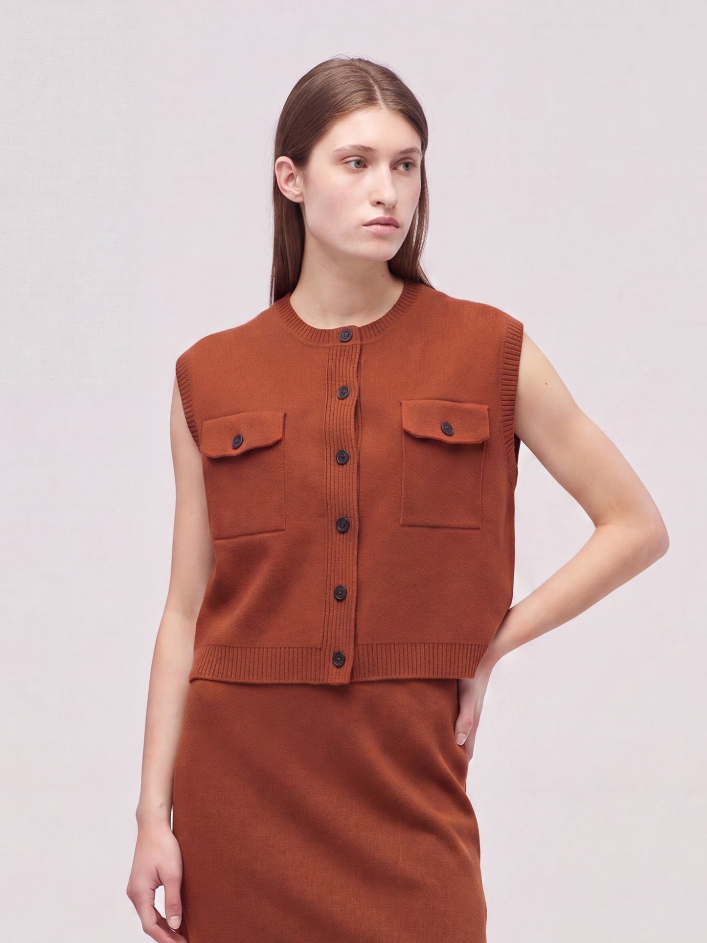 Sleeveless crew-neck cardigan in Milano stitch volcano 260r18_fw26-7_104vul 74734169489734