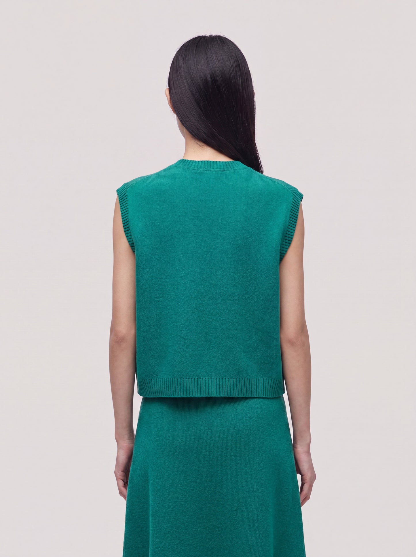 Sleeveless crew-neck cardigan in Milano stitch jade 260r18_fw26-7_816gia 74734081311046