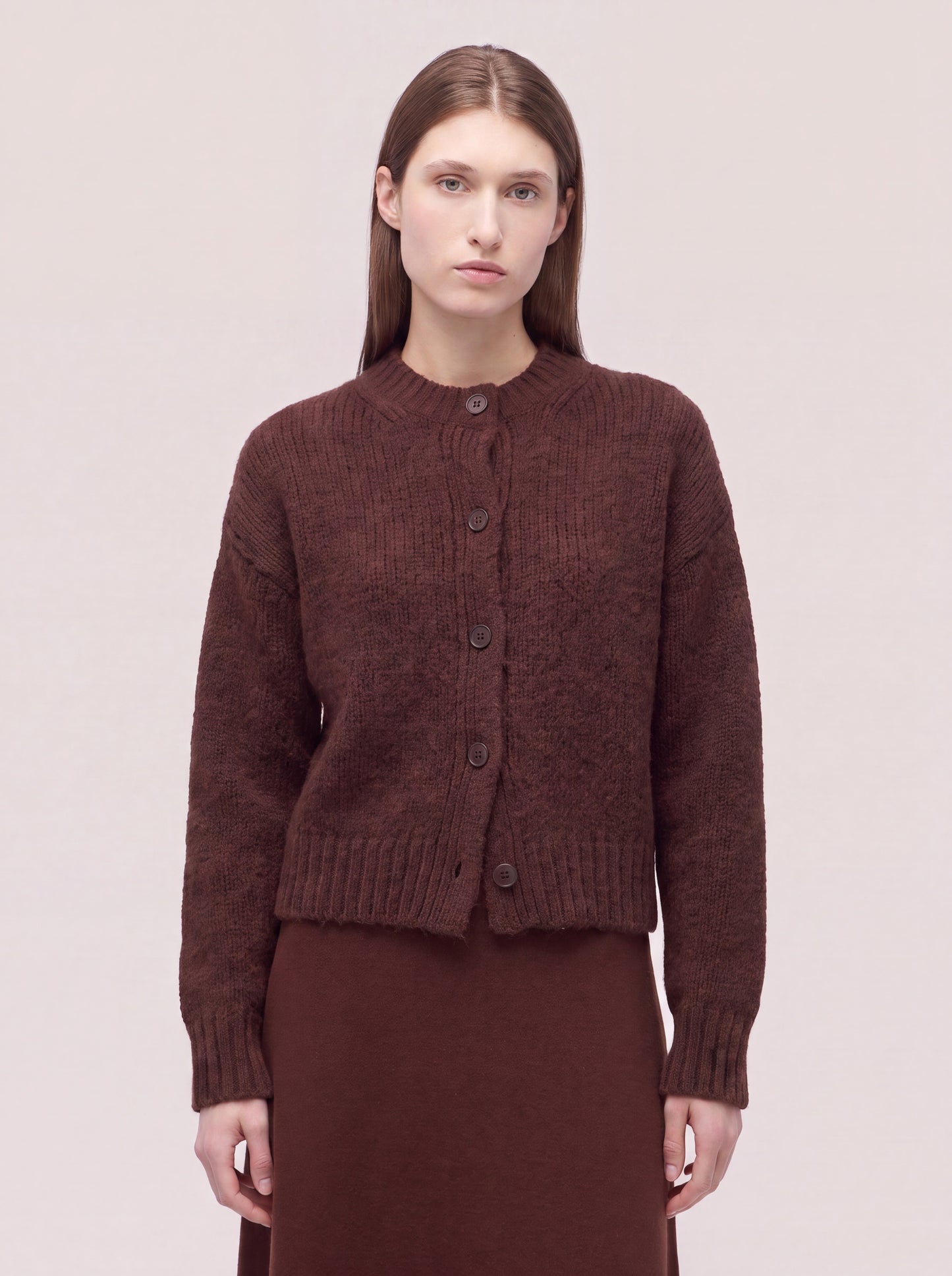 Long-sleeved crew-neck cardigan in Cocooning Cashmere nut 260b04_fw26-2_492noc 74730243817798