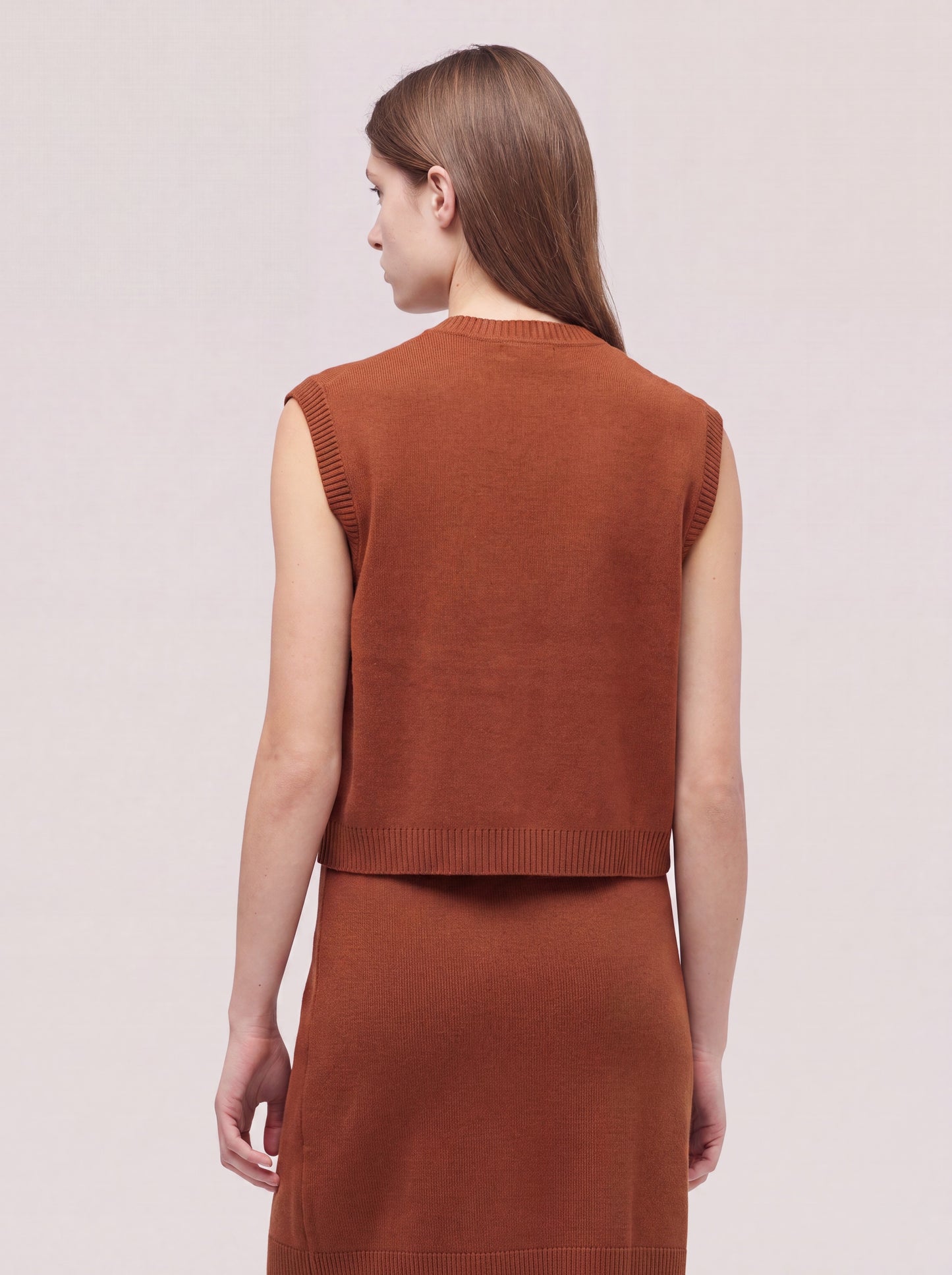Sleeveless crew-neck cardigan in Milano stitch volcano 260r18_fw26-7_104vul 74734171586886